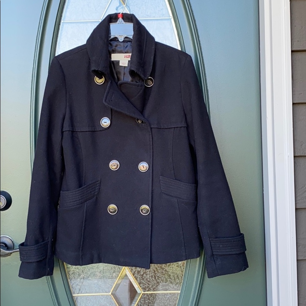 H2j Peacoat with attractive large buttons, Size Large